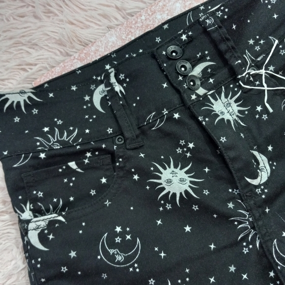 SOLD Hot topic sun moon star celestial mall goth hi-rise Skinny jeans! Like new - Picture 2 of 5